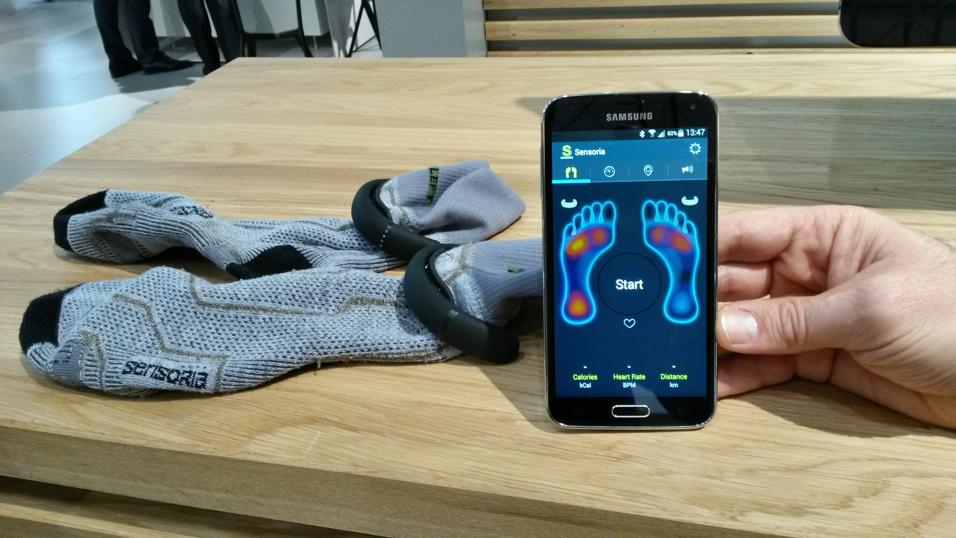 Auf einer App lassen sich die Angaben der Messinstrumente in den Socken visualisieren