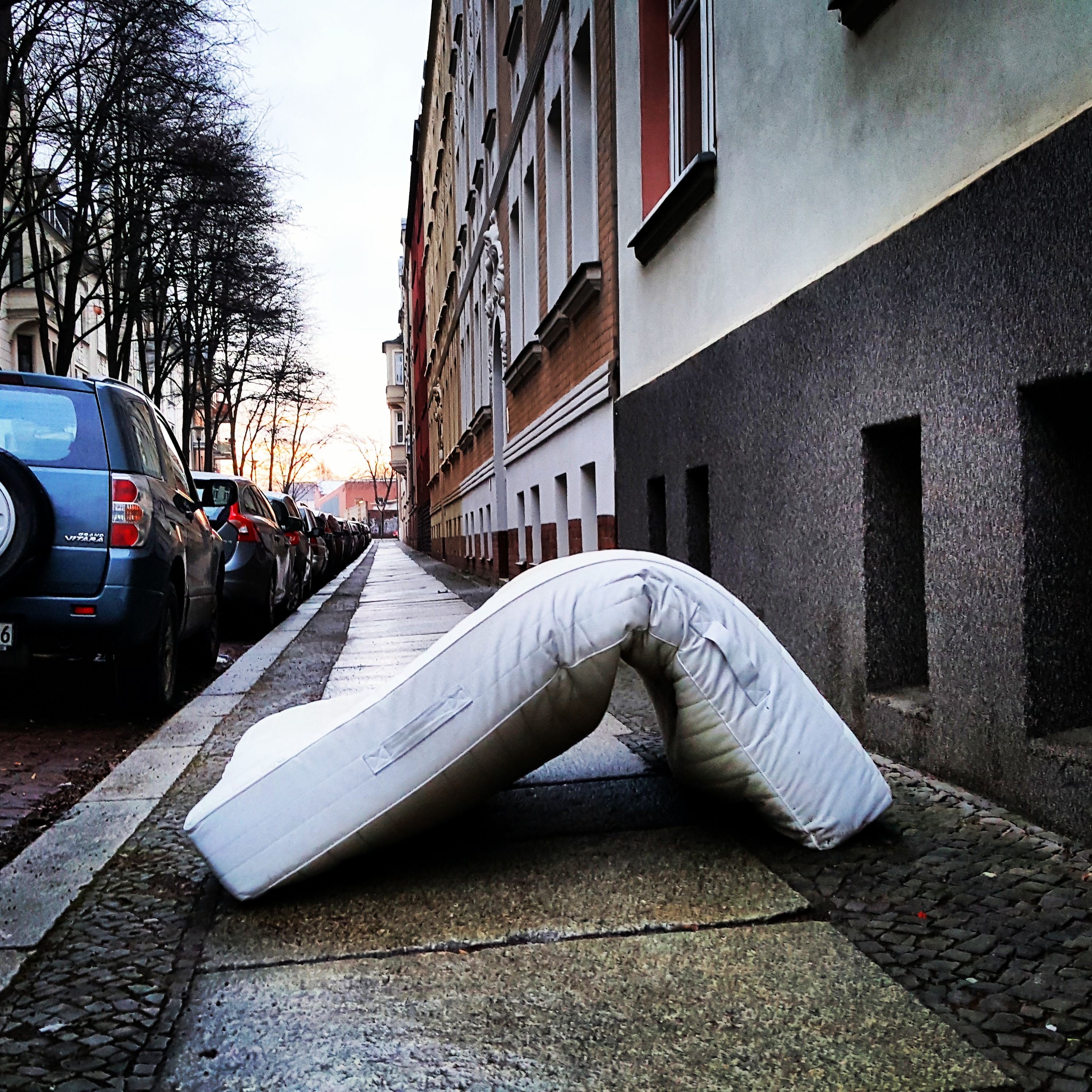 Matratze auf der Nickel-Hoffmann-Straße (Foto: Michael Voß)