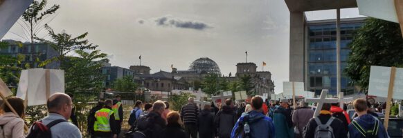 Marsch für das Leben vor dem Reichstag (Foto: Michael Voß)
