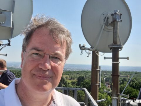 Fertig für das Interview zwischen Antennen hoch über dem Dresdner Elbtal