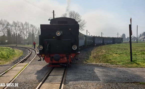 Lok 20 an der Spitze des Zuges nach Hettstedt im Gleisdreieck Siersleben