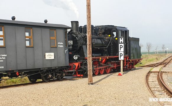 Lok 20 wartet in Siersleben auf die Ausfahrt Richtung Hettstedt