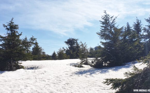 14:56 Uhr: Schneelandschaft unterhalb des Gipfels
