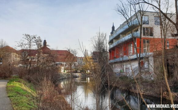 Helmholtzschule und Wohnungen am Karl-Heine-Kanal