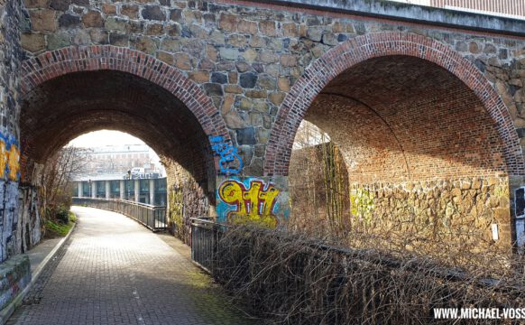 Stelzenhaus und Brücke Weißenfelser Straße am Karl-Heine-Kanal